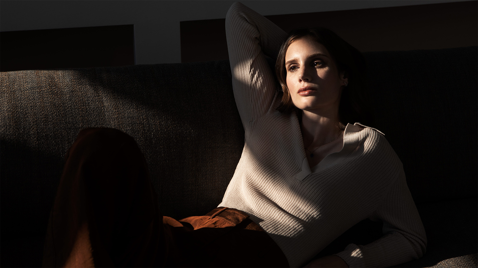 Imagebild mit Frau im Inneren des KAYSER