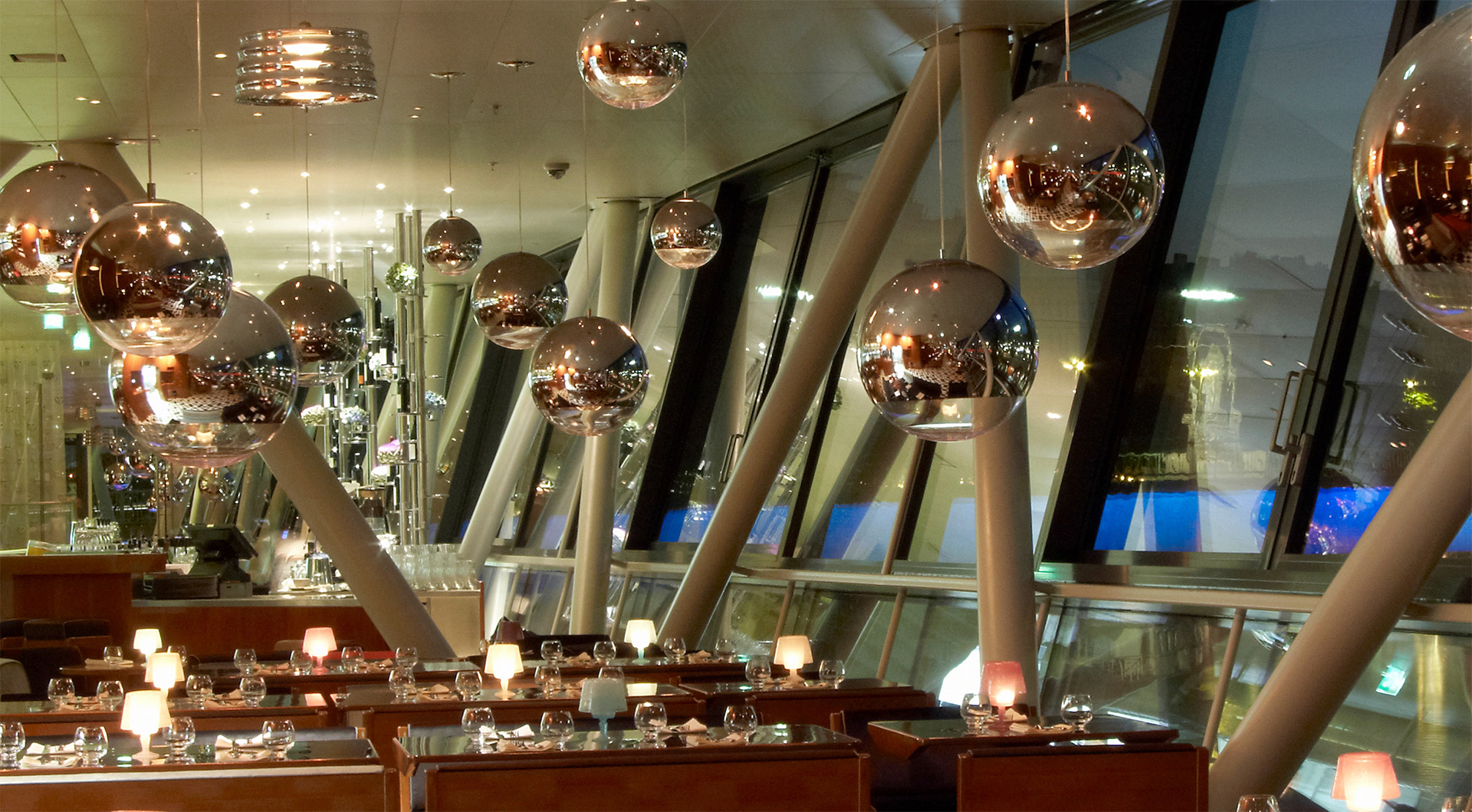 Motto am Fluss im Viertel des KAYSER